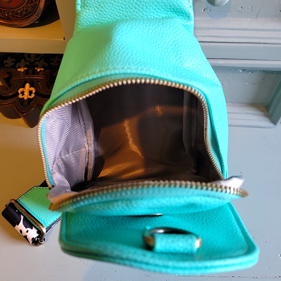 TURQUOISE GUITAR STRAP SLING BAG - Picture 8 of 10